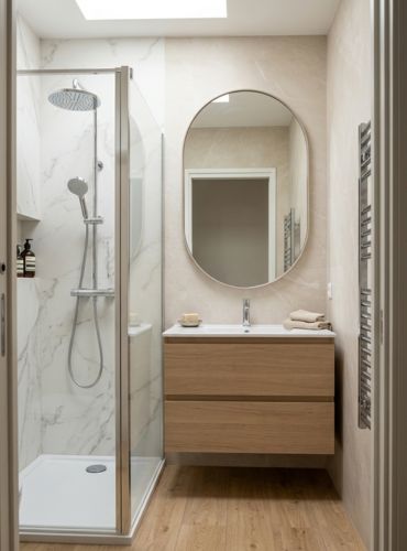 rénovation d'une salle de bain compacte avec douche et lavabo VE création